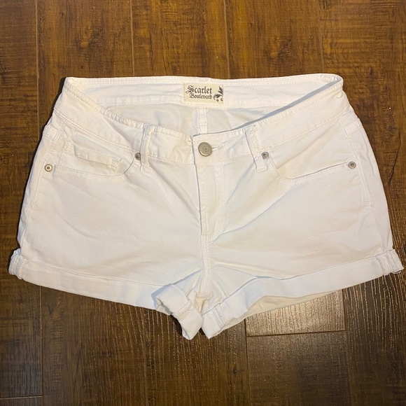 Scarlet Boulevard White Shorts - Picture 1 of 6